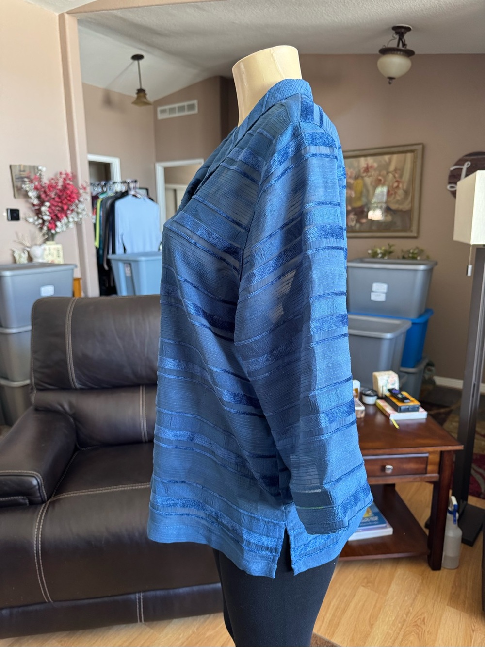 French Laundry slightly sheer blue striped button front blouse-size XL - Picture 3 of 10